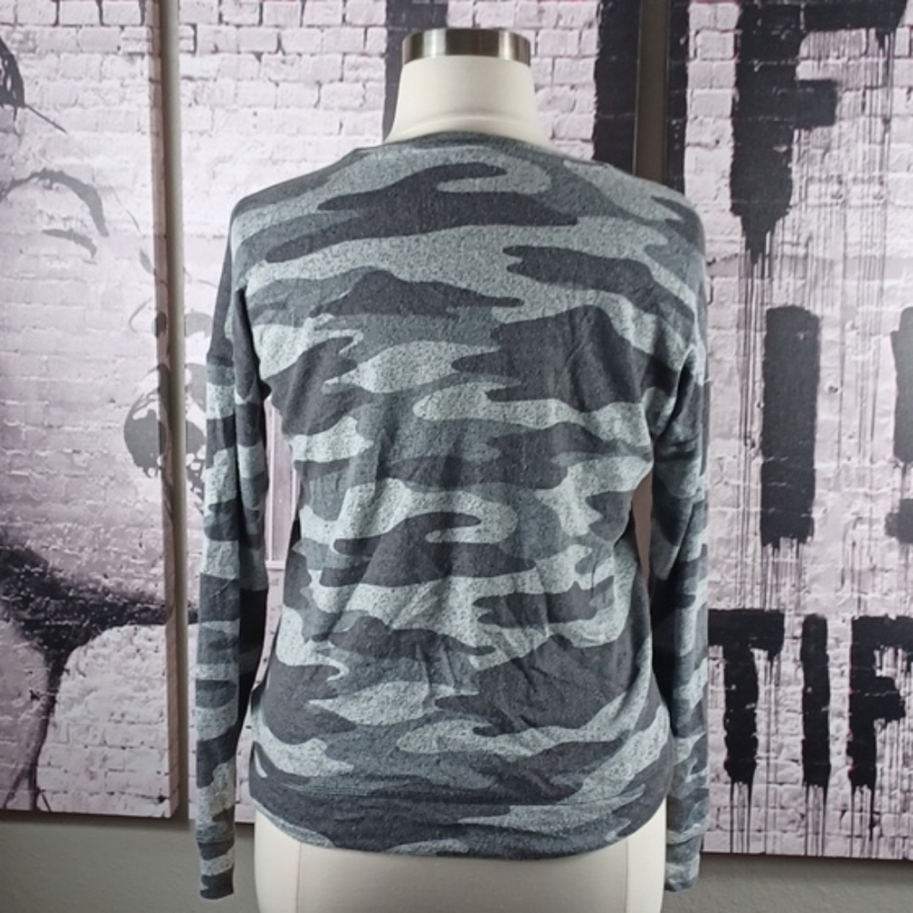 Maurices Gray Camo Straight Hem Pullover EUC - Picture 4 of 6
